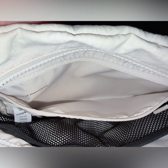 Lululemon clean lines crossbody purse - Picture 10 of 16